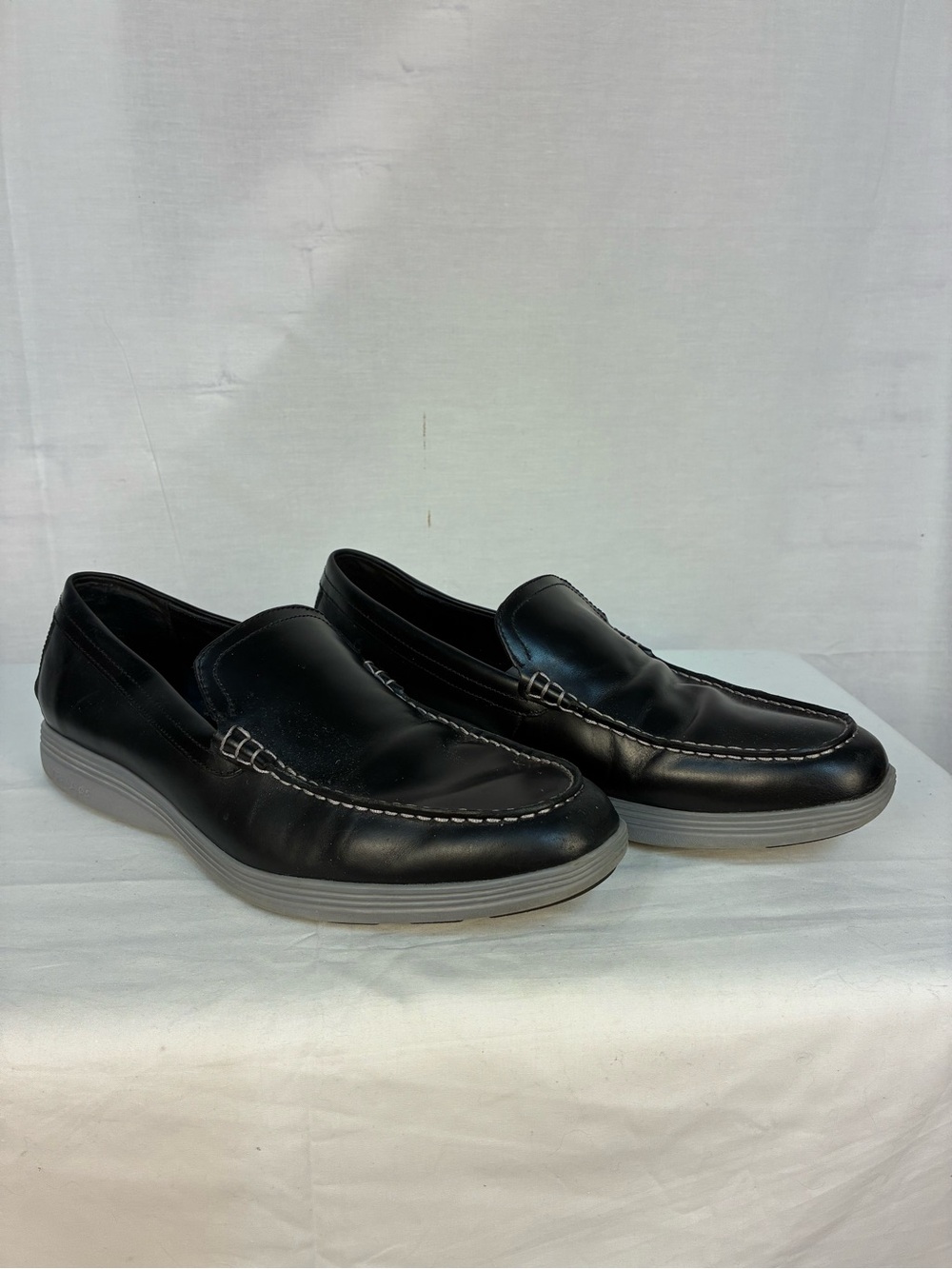 Cole Haan Venetian Loafers Black Leather Gray Outsole 13